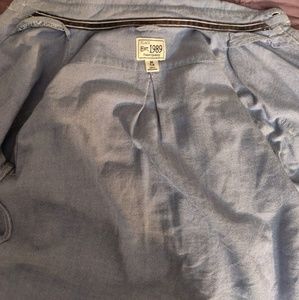 Long sleeve shirt with buttons